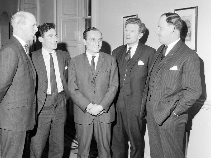 Peter Heatly, a member of the Organising Committee for 1970 Commonwealth Games in Edinburgh, talks to members of the Junior Chamber of Commerce.