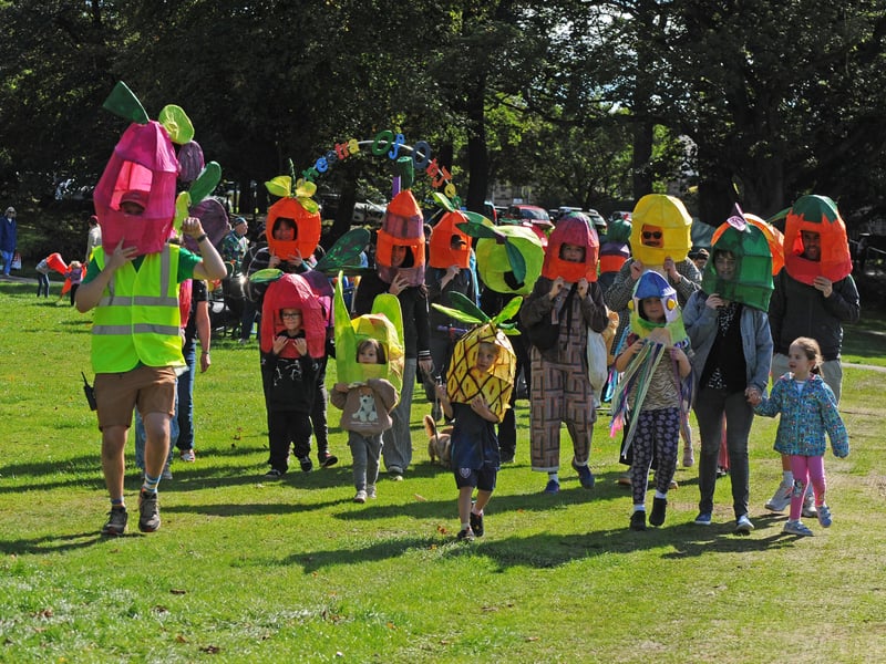 The Fruit and Vegetable Parade was held to kick off the festival.