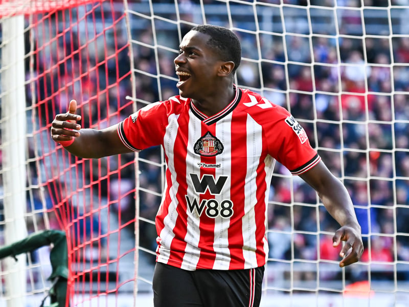 Got through so much running and was impactful drifting over to the left flank in the first half. Great shift considering his ankle issue. 6