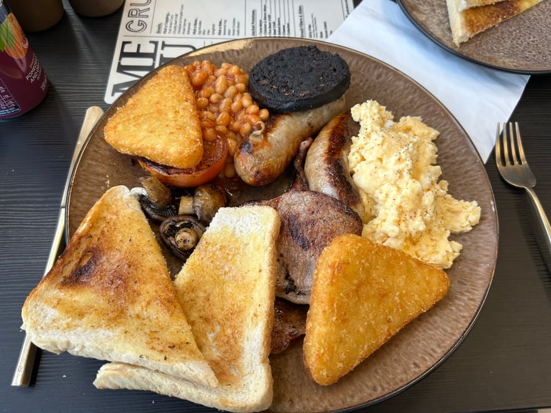 Our reviewer loved this new cafe on Rodley Town Street when they visited for a leisurely Sunday breakfast - and said it was "bursting at the seams with charm". They enjoyed a hearty and well-cooked full English, and the staff went above and beyond to put smiles on customers' faces. ⭐ Food: 9. Atmosphere: 9. Service: 9. Value: 9.