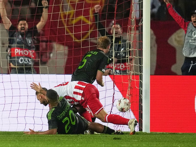 Did well to prevent Crvena zvezda from scoring on their first attack of the night by putting his body in the way, and covered well for his teammates a number of times. A solid defensive display, he remained vigilant, making numerous good blocks for his side.