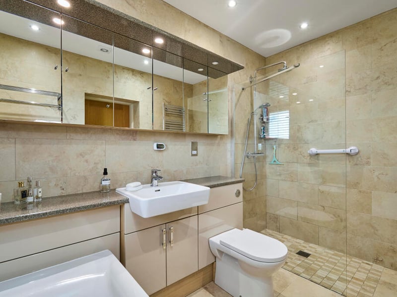 Main en-suite