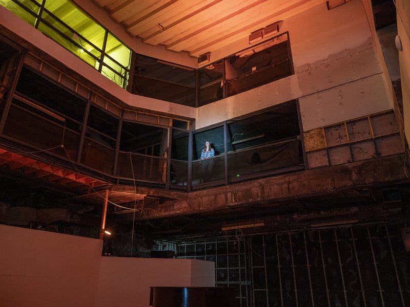 This is one of the operations spaces in the bunker. In its later years, before becoming derelict, the bunker became a regional seat of government for Scotland where the country could be governed from in the event of a nuclear attack.
