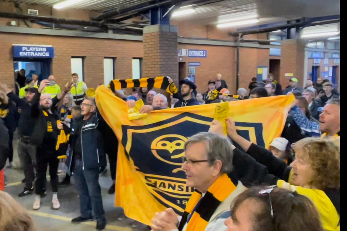 Swfc Protesting Watch Sheffield Wednesday fans gather to continue protest against ...
