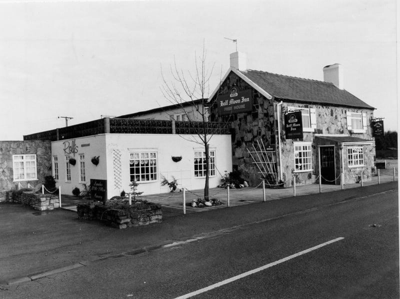 The Half Moon Inn and Rolf's Restaurant, in Sherburn-in-Elmet, in January 1988