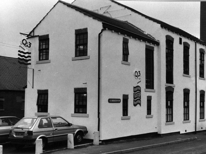 The QE3 wine bar and restaurant on Green Lane, Wortley, in March 1988