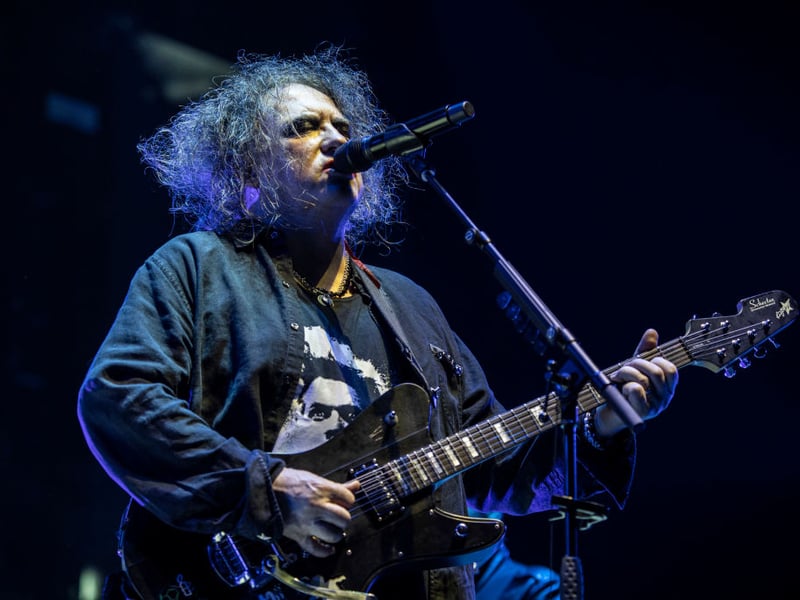 The Cure's history with the Reading and Leeds festivals is particularly noteworthy, marked by a significant gap and a triumphant return. The band first played at the Reading Festival in 1979, a performance that took place shortly after the release of their debut album, Three Imaginary Boys. The 2012 shows were a monumental occasion. The Cure's set was a massive three-hour performance that spanned their extensive career.