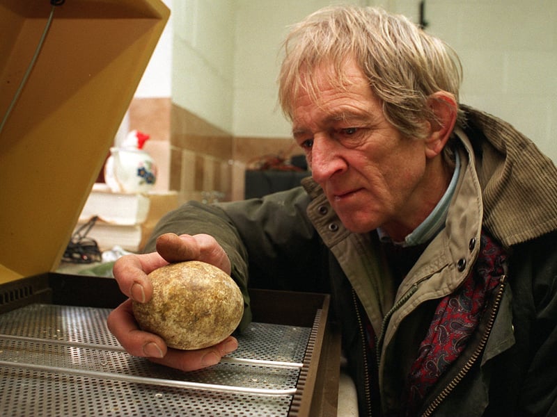 Ken Smith places a vulture's egg in an incubator at the 'World of Wings' at Hornsea Pottery in February 1996.