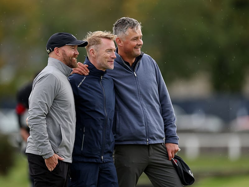 Linkin Park bassist  Dave Farrell, Ronan Keating and Keane frontman Tom Chaplin pose for a photo.