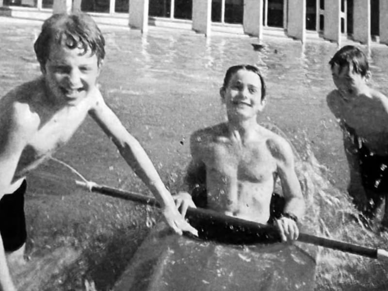 Boys having fun in the lake at the front of the old News office at Hilsea in 1984. The three of them seemed to think it was Hilsea Lido.