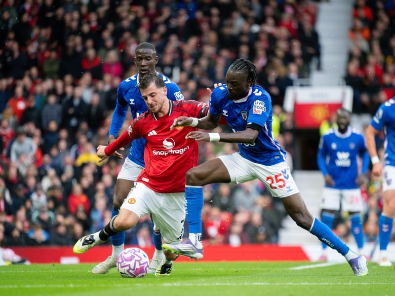 Struggled to make much of an impact on the game in possession. Brought off fifteen minutes into the second half as Sunderland were opened up down his flank and having played a few sloppy passes to invite trouble. 5