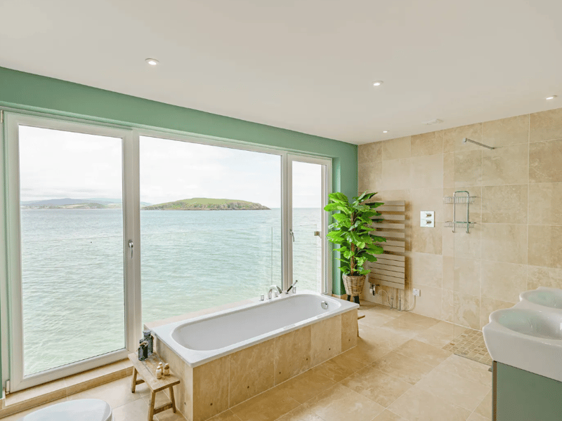 Beautiful coastal views right from the bathtub.