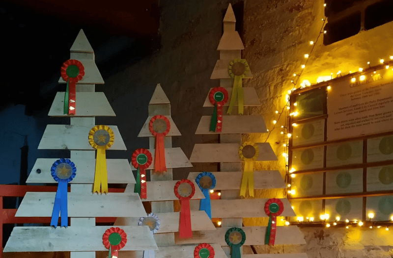Explore the historic Home Farm at Temple Newsam, which has been 'Decked in History' for the festive season. Discover traditional Christmas decorations and learn about festive traditions from different eras. 📍 Temple Newsam Home Farm, Temple Newsam Road, Leeds, LS15 0AE