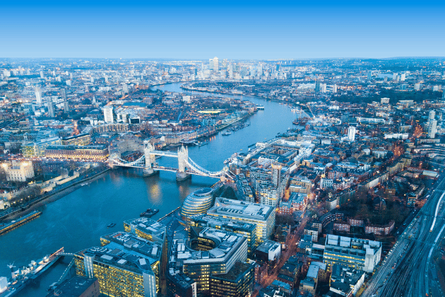 London is a thriving hub of 32 boroughs, each with its own distinct character, from the hip area of Dalston to the colourful Notting Hill and the buzzing Soho. Visitors can explore the historic Tower of London, get a modern perspective of the city from the London Eye, or walk across the famous Tower Bridge for spectacular views. 🎯 92.56
