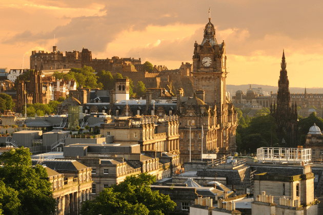Edinburgh, renowned for its summertime fringe festival and diverse architecture, has an enduring allure that draws visitors back time and time again. Visitors can explore the majestic Edinburgh Castle, wander along the historic Royal Mile, or take a hike up Arthur's Seat, an extinct volcano that offers sweeping views of the city. 🎯 91.39