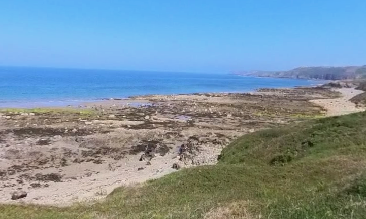 The quiet beach of Porth Trwyn near Llanfaethlu is on Anglesey’s west coast a few miles north of Holyhead. It has an average rating of 4.8 stars and has 99 reviews.