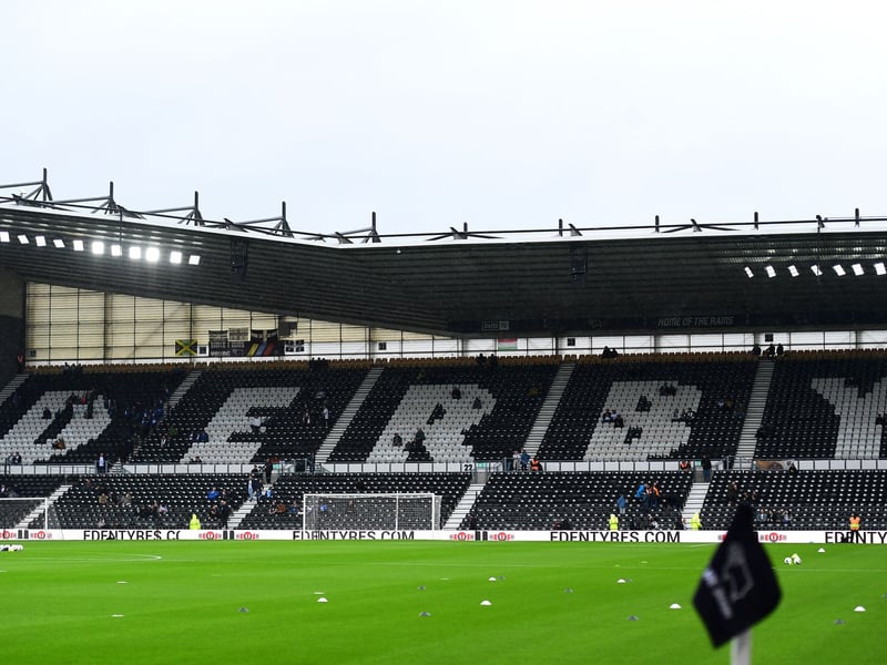 Percentage of stadium filled: 85%.