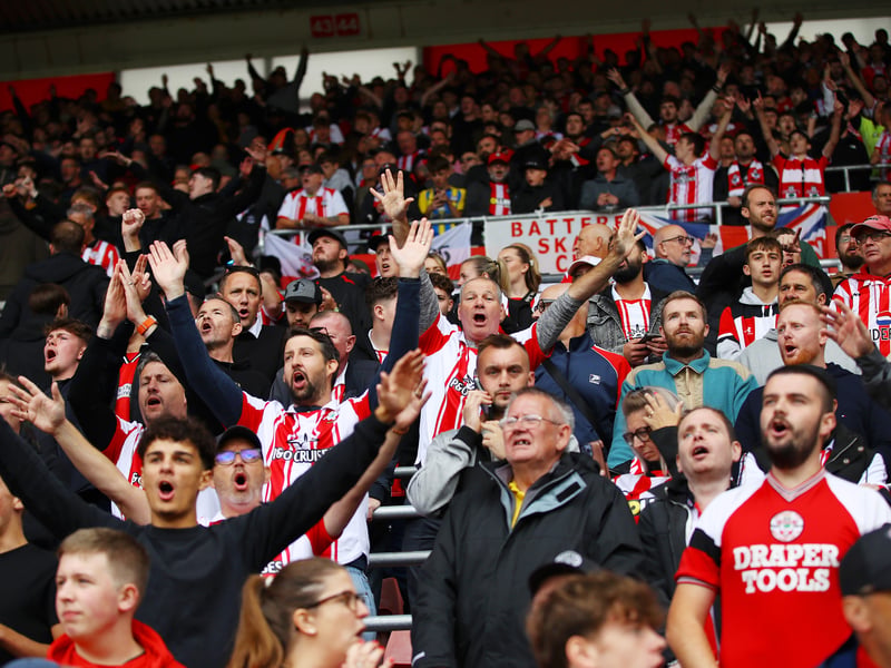 Percentage of stadium filled: 92%.