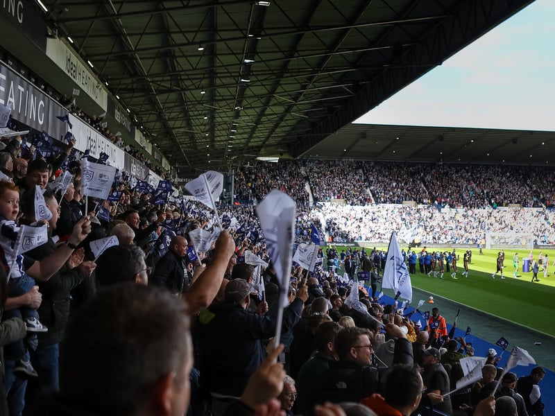 Percentage of stadium filled: 93%.