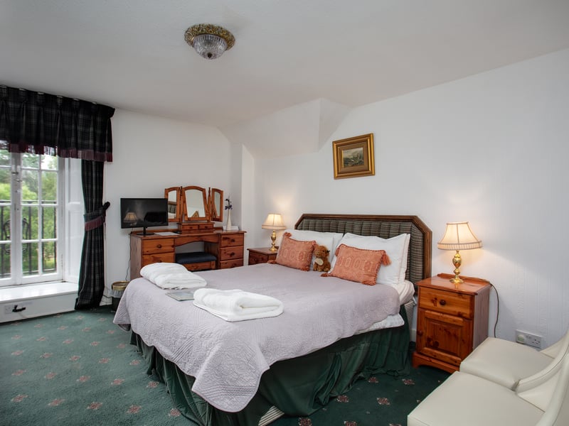 The hotel is popular among tourists exploring the region, which is a gateway to the Scottish Highlands