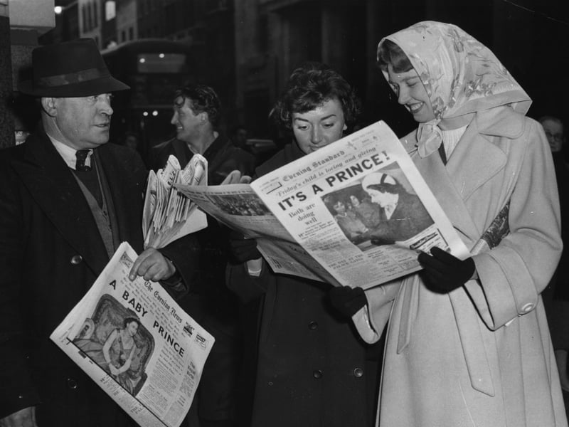 Office workers on their way home read the news that the Queen has given birth to a baby boy in February 1960