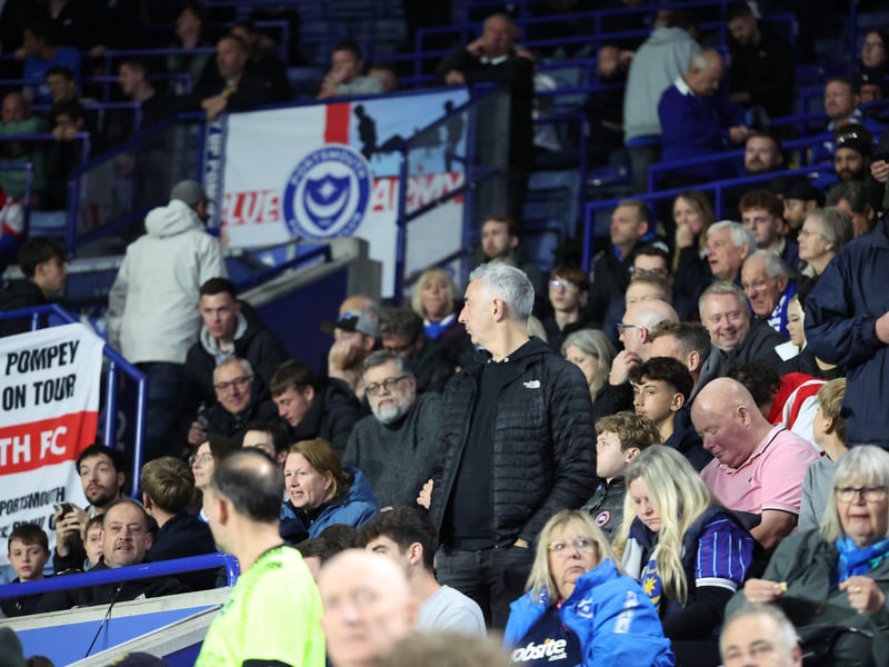 Searching for a mate in the crowd