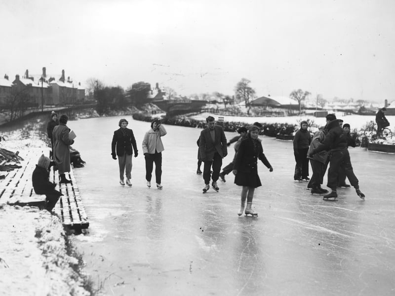 Skaters on the Union Canal at Meggetland in February 1956.