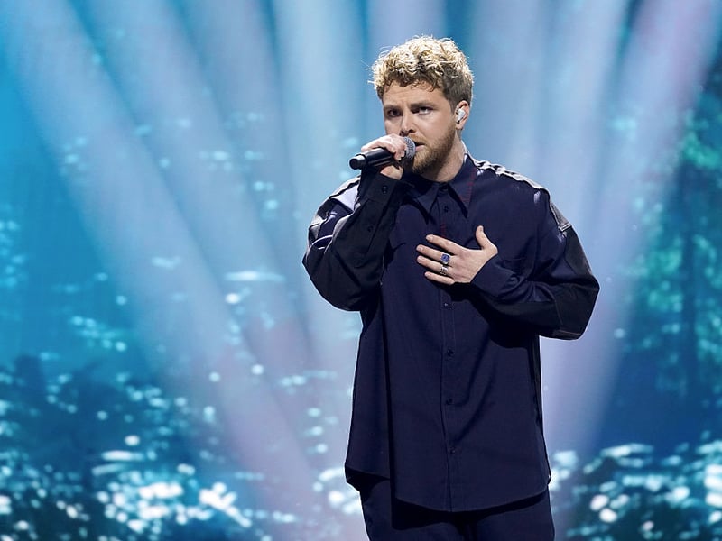 The rising singer-songwriter and digital creator makes his mark on the big stage. Known for his vulnerable lyrics and soaring melodies, this show highlights his transition from internet sensation to genuine pop star. Witness the beginning of a major musical journey as he performs his deeply personal hits live.