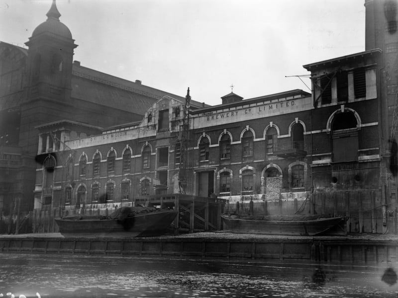 The 300-year-old Hour Glass Brewery beside the river in London, in July 1924. The brewery was destroyed by bombing during the Second World War.