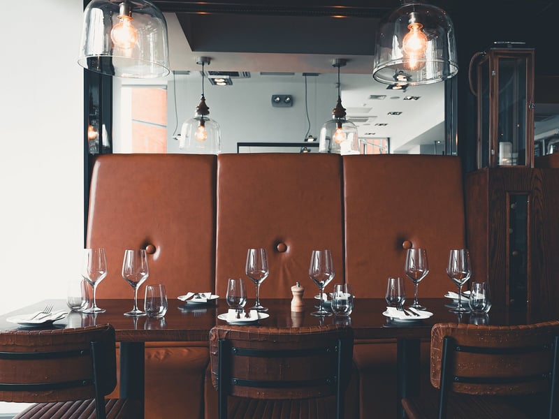 For those seeking a slightly more refined experience, the Whitehall is a top-tier choice. Readers highlighted the "fabulous" quality of the food and the "beautiful" presentation, making it a go-to for a special Sunday treat in the heart of the city. 🍽️ West Point, Whitehall Road, Leeds LS1 2PQ