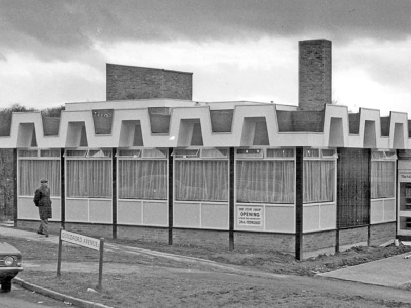 The Captive Queen pub, at the junction of Guilford Avenue and St. Aidan's Road, Norfolk Park, Sheffield, in 1973