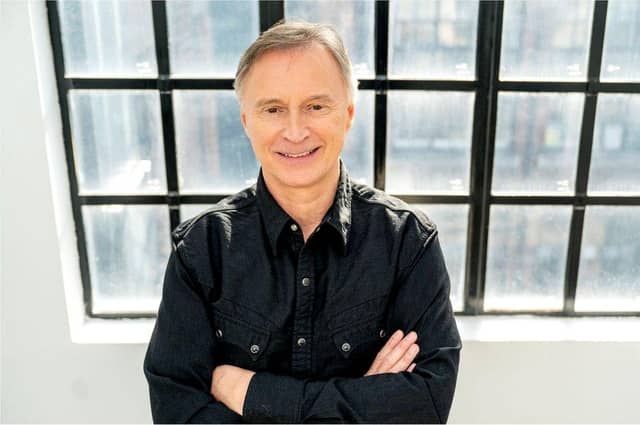 Robert Carlyle was born in Maryhill in 1961 to Elizabeth who was a bus company employee and Joseph Carlyle who was a painter and decorator. Carlyle was a pupil at North Kelvinside Secondary School before leaving school at the age of 16 with no qualifications.