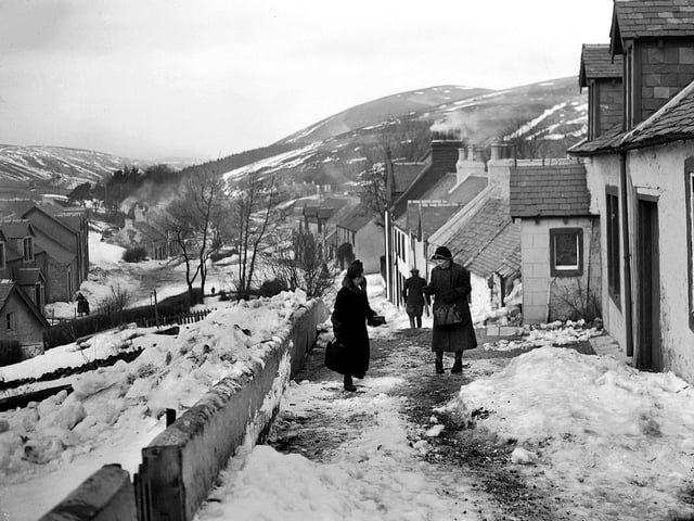 Snow in the village of Leadhills, in Lanarkshire, in September 1950. 