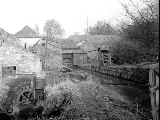 Peggy's Mill near the River Almond between Crammond Brig and Crammond in December 1950.