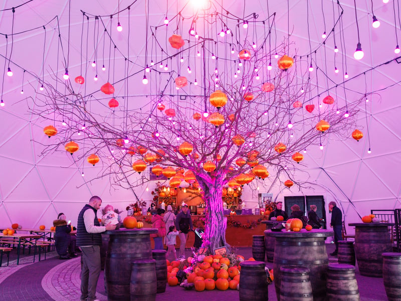 The attraction is 1,300 square metres in size and includes two 19-metre indoor entertainment domes, each with a 270-degree projection screen. 