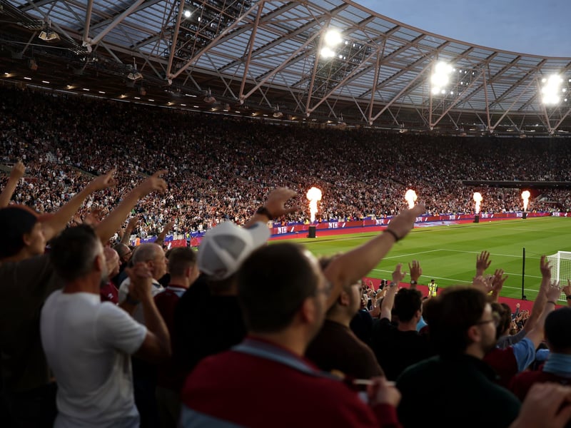 Average attendance: 62,459