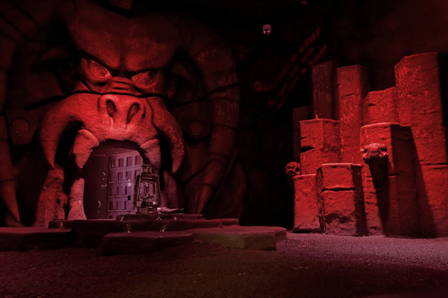 Situated in Atlas House, this spot is renowned for its cinematic quality. Whether you're exploring the supernatural Devil's Playground or the depths of Submerged, the rooms are known for being atmospheric and featuring unique puzzles that go beyond standard padlocks. 🧩 Atlas House, 31 King Street, Leeds, LS1 2HL