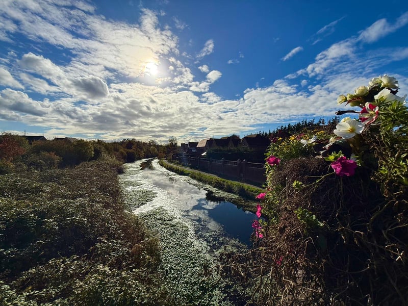 It is possible to cycle the whole 127 mile length of the Leeds & Liverpool Canal via towpaths, apart from two tunnels at Foulridge and Gannow.
This takes you through varied landscapes, connecting the cities, with sections on the National Cycle Network, but expect challenging uneven/muddy towpaths, tricky gates, and potential headwinds, though rewarding with industrial heritage, wildlife, and picturesque towns like Wigan and Skipton, suitable for bikepacking or shorter rides.