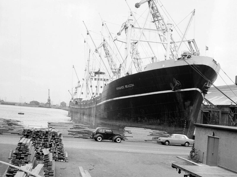The ship Ivinghoe Beacon from Mexico arrives at Leith Docks