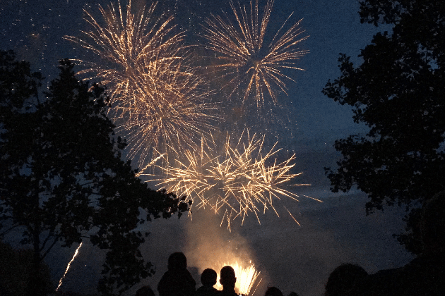 This event at Whitelee Windfarm provides a unique, stress-free alternative on Bonfire Night, specifically designated as a "firework-free zone," perfect for dog owners and those who prefer a quiet evening. Attendees are invited to join the Whitelee Rangers for a peaceful walk, with the Visitor Centre open until 9:00 PM. 🗺️ Whitelee Windfarm Visitor Centre, Moor Rd, Eaglesham, Glasgow G76 0QQ