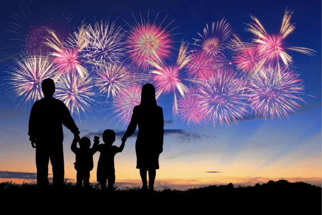 Newton Mearns Baptist Church hosts this great value, ticketed event that offers a safe and fun evening without the use of fireworks. Running from 6:00 PM to 7:30 PM, the £4 ticket price is all-inclusive, covering sparklers, a fire pit, inflatable fun, and hearty refreshments like hot dogs and hot chocolate. 🗺️ Newton Mearns Baptist Church, 2 Greenfarm Road, Newton Mearns G77 6FA