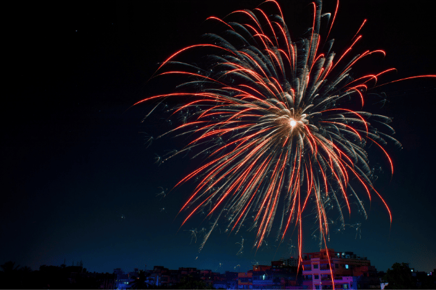 Hamilton Rugby Club's annual event offers a great night out for the family to celebrate the start of the Bonfire Night weekend at the Laigh Bent grounds. Running from 6:00 PM until 10:00 PM, the event promises an explosive and spectacular fireworks show, supported by various food stalls serving refreshments throughout the evening. 🗺️ Hamilton Rugby Club, 121 Bent Road, Hamilton, ML3 6PY