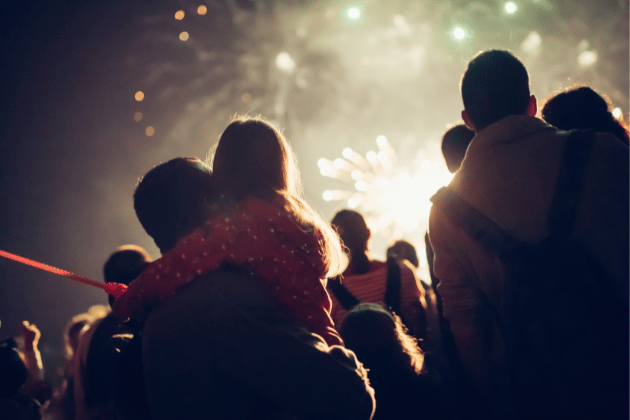 This display, also held at the Braidholm venue, promises one of the biggest and brightest fireworks shows in the Southside, complete with family fun, food stalls, and hot drinks. As a ticketed event, gates open at 6:00 PM, and the main pyrotechnic spectacle is due to start at 7:15 PM to mark Bonfire Night itself. 🗺️ Braidholm Rd, Giffnock, Glasgow G46 6EB
