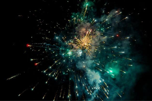 The Bonfire Night Celebration at the Hamilton Academical Football Club stadium offers Lanarkshire's only fully seated, covered event, providing a comfortable indoor experience alongside outdoor attractions. Doors open at 4:30 PM for funfair rides, a DJ, and a licensed bar, with the firework display timed for 7:15 PM. 🗺️ New Douglas Park, Cadzow Avenue, Hamilton, ML3 0FT