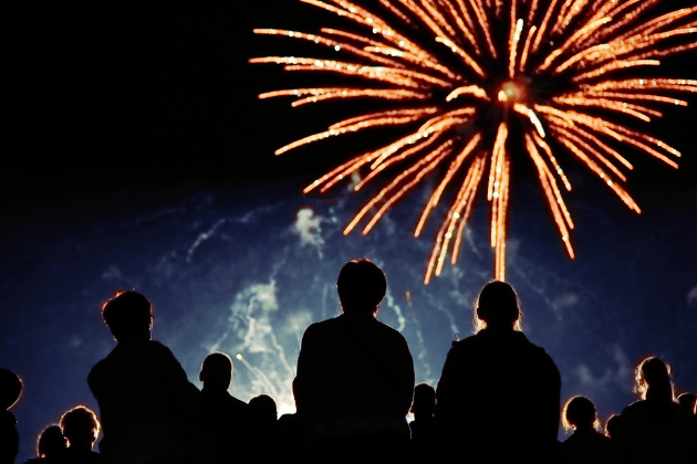 The Helensburgh HEART event presents a beautiful light show over the waterfront at the Civic Centre, offering a picturesque setting for a Sunday evening outing from Glasgow. Starting from 4:00 PM, the impressive pyrotechnic display is scheduled to begin at 6:00 PM, with the community welcoming donations to fund the show. 🗺️ Helensburgh and Lomond Civic Centre, 38 East Clyde Street, Helensburgh G84 7PG