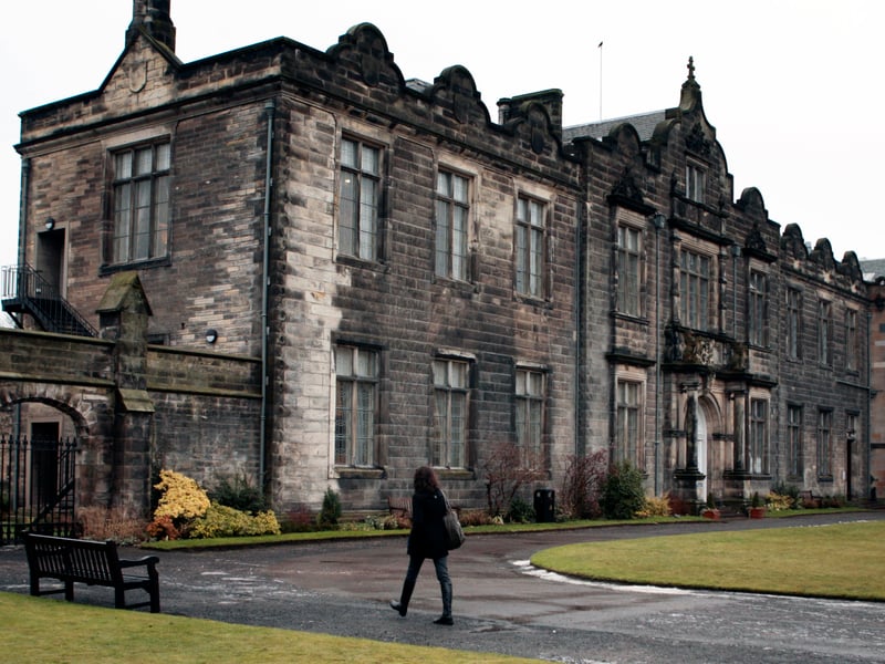The University of St Andrews earned a spot at the top of the list. The campus is said to offer something magical - medieval cobblestone streets leading straight to sandy beaches. Students can literally study by the sea, with the North Sea providing a stunning backdrop to those late-night library sessions. The town's ancient architecture adds serious Harry Potter vibes to daily campus life.