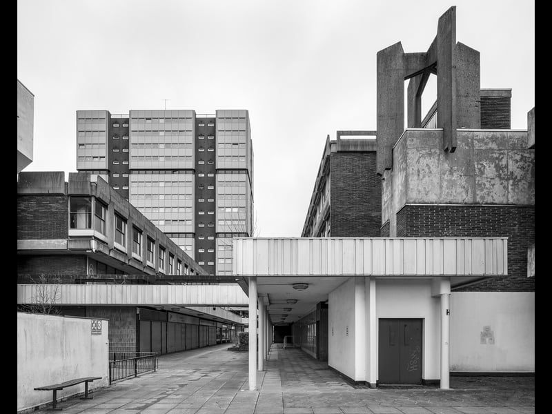 After the war, Anderston was designated a Comprehensive Development Area by Glasgow Corporation, and R. Seifert & Partners won the competition to design its commercial centre. Built between 1967 and 1973 with Ronald Sheridan as project
architect, the Anderston Centre was conceived as a vast mixed-use complex of shops, offices, housing, and transport facilities – a multi-level world of decks and towers where pedestrians would stride above the traffic on concrete promenades. It embodied the late-1960s ambition to rebuild the city through modern planning and structural innovation focused on large-scale, multi-use megastructures. Although much of the scheme has been altered or demolished, the remaining towers and decks still convey the scale, confidence, and experimentation of that era in Glasgow’s urban renewal.