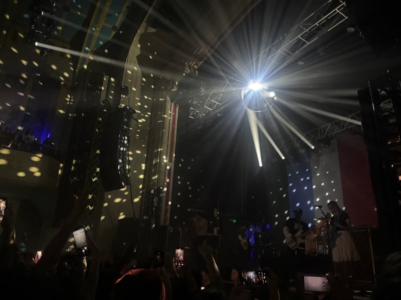 The venue's mirrorball was used to dramatic effect for 'Seein's Stars'.