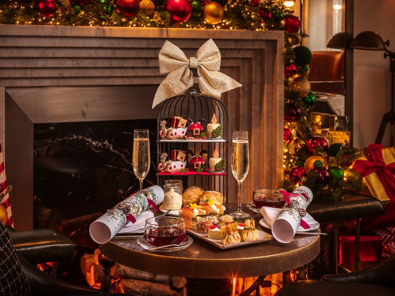 Lanes of London’s Festive Afternoon Tea returns from 15 November, offering a luxurious seasonal twist on the classic tradition. Guests can enjoy savoury bites like turkey and cranberry bonbons and smoked salmon tartare, followed by playful patisserie inspired by Christmas magic — from edible Santa’s sleighs to sparkling presents. Served with spiced scones, JING teas and a glass of fizz, it’s the perfect post–Oxford Street shopping treat.