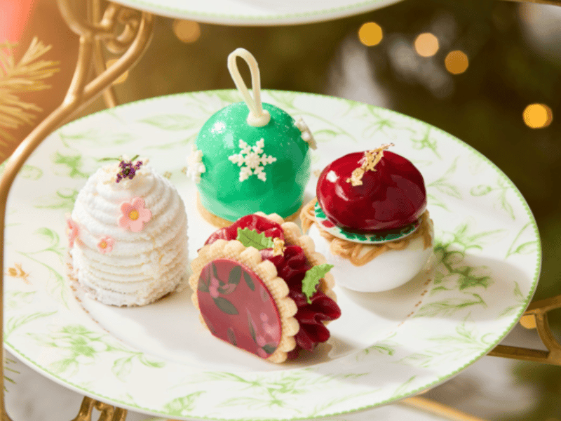 At Hyde Café, the Blooming British Festive Afternoon Tea offers a delightful nod to the season, created in partnership with the Natural History Museum. Running 22 November 2025 to 4 January 2026, this elegant experience celebrates British flora, fauna and festive flavour with clementine and cranberry gingerbread, snow-dusted Beehive mousse and jewel-like pastries that shimmer beneath the chandeliers. Priced from £59 per person (or £30 for children), it’s a charming winter treat for all ages.